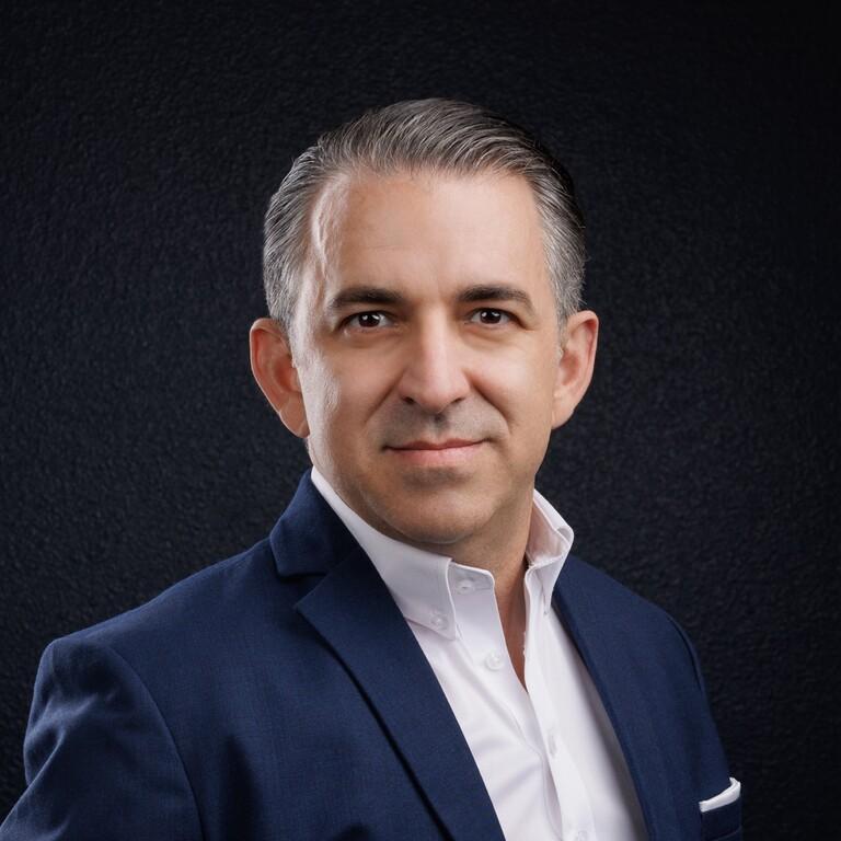 Deron Smallcomb, immigration attorney